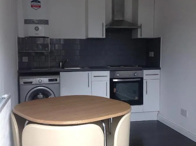 Delightful Private 2 Bedroom Bungalow